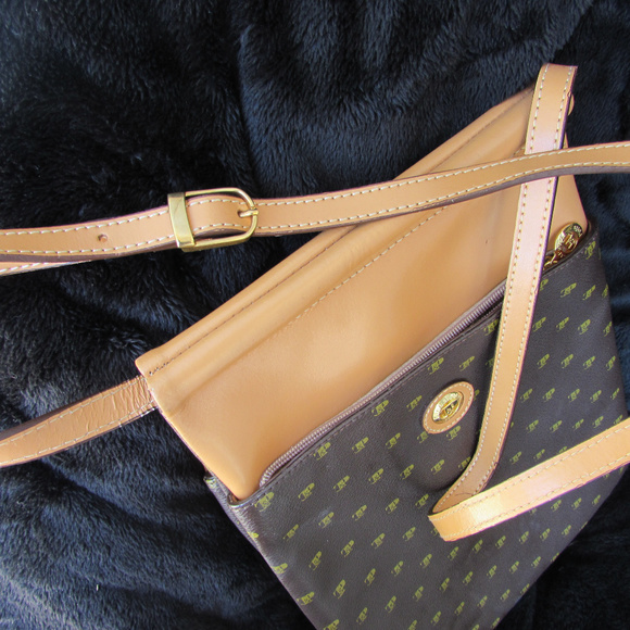 Cleo & Patel Handbag! Unique Style Meets Function! - Picture 7 of 8